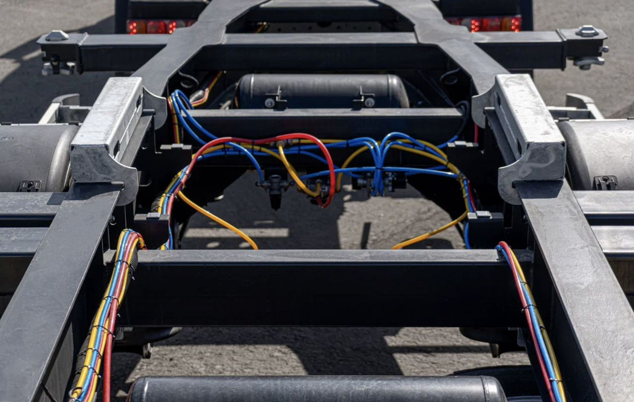 Новый Полуприцеп-контейнеровоз/ Сменный кузов Полуприцеп контейнеровоз Bonum 914295-05, 2024: фото 11