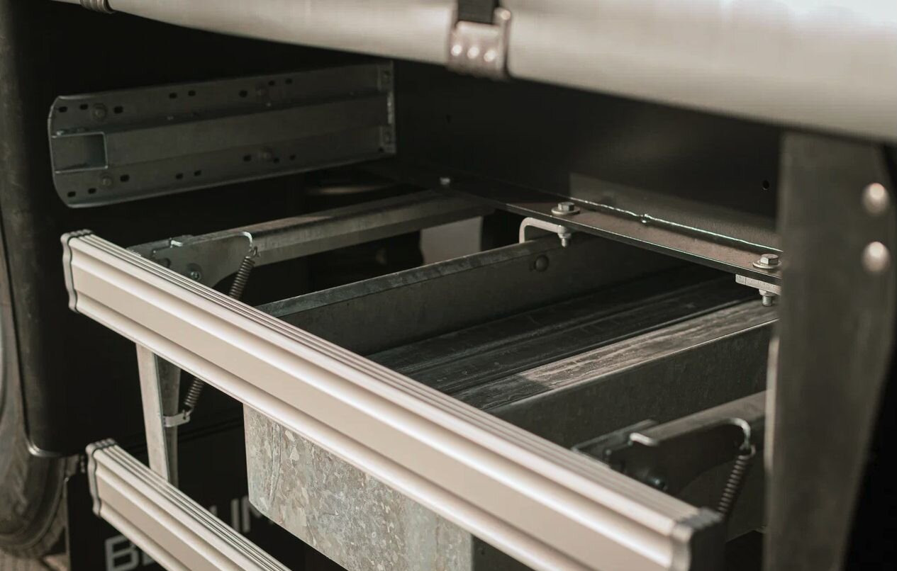 Новый Тентованный полуприцеп Полуприцеп шторный Bonum 914296-04, 2024: фото 17