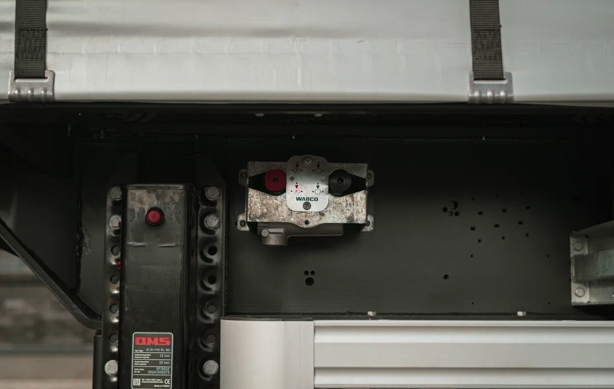 Новый Тентованный полуприцеп Полуприцеп шторный Bonum 914296-04, 2024: фото 18