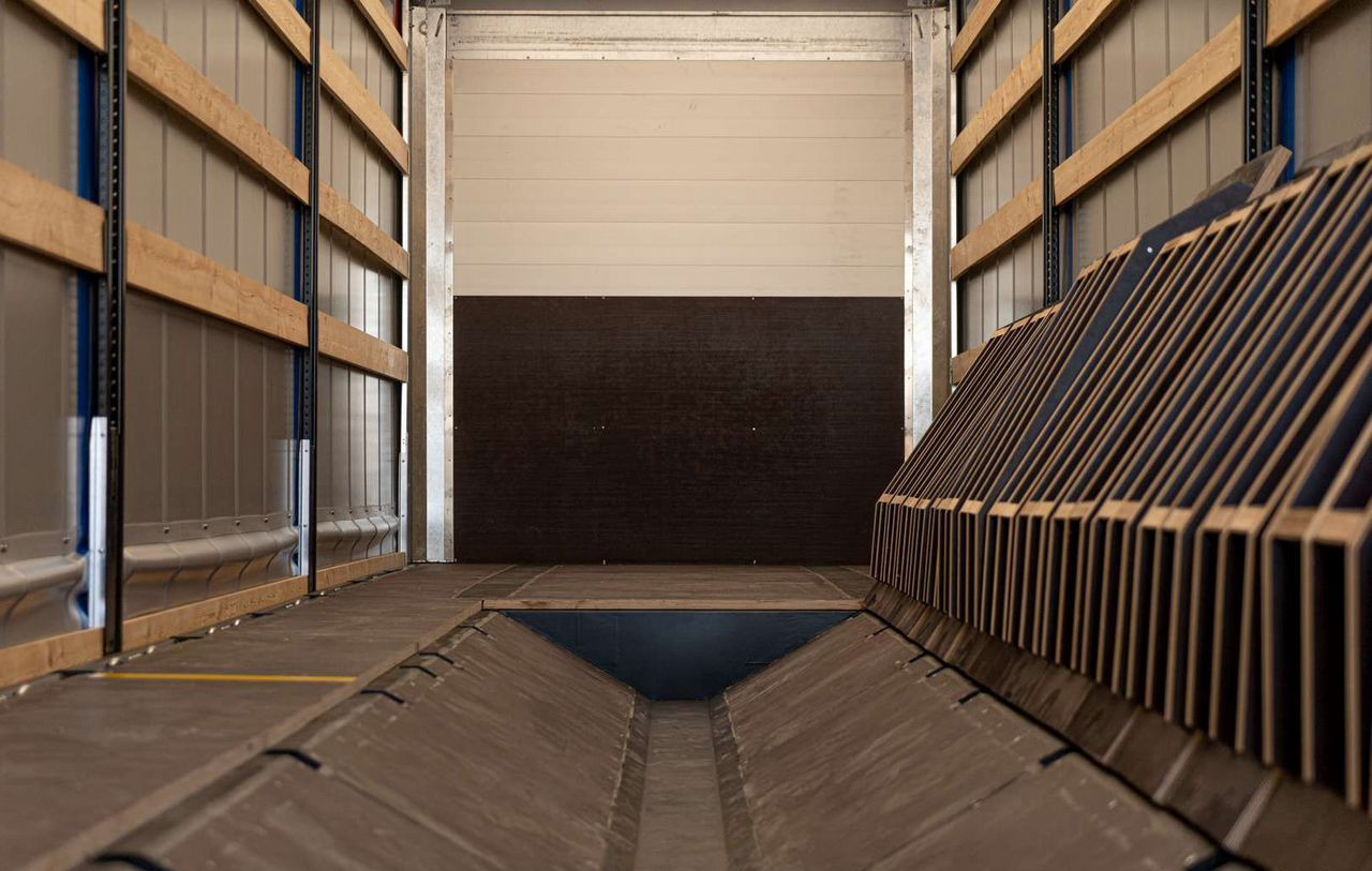 Новый Тентованный полуприцеп Полуприцеп шторный Bonum 914296-04, 2024: фото 17