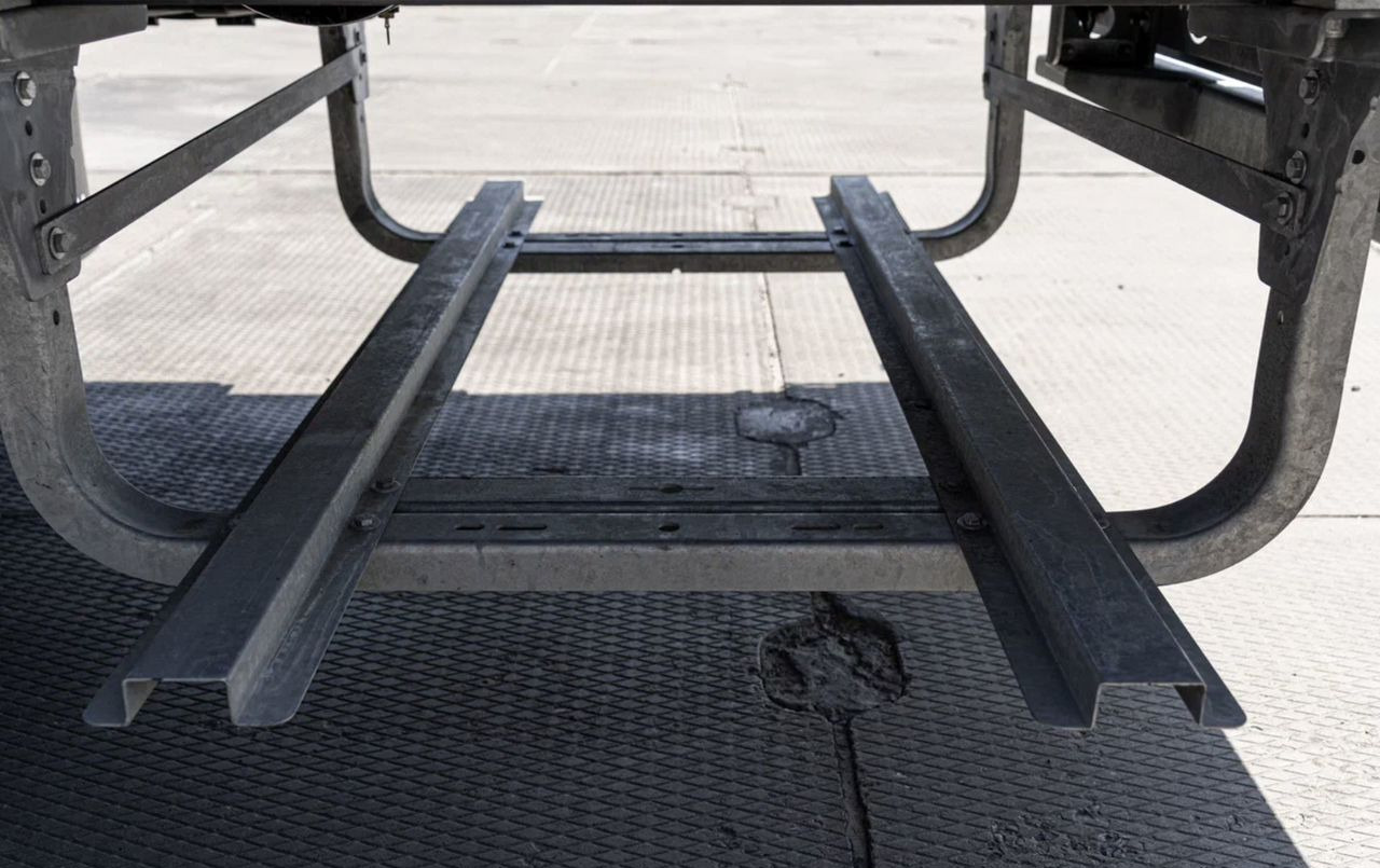 Новый Тентованный полуприцеп Полуприцеп шторный Bonum 914296-04, 2024: фото 8