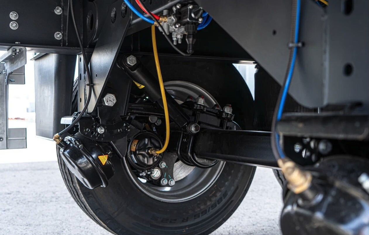 Новый Тентованный полуприцеп Полуприцеп шторный Bonum 914296-04, 2025: фото 15