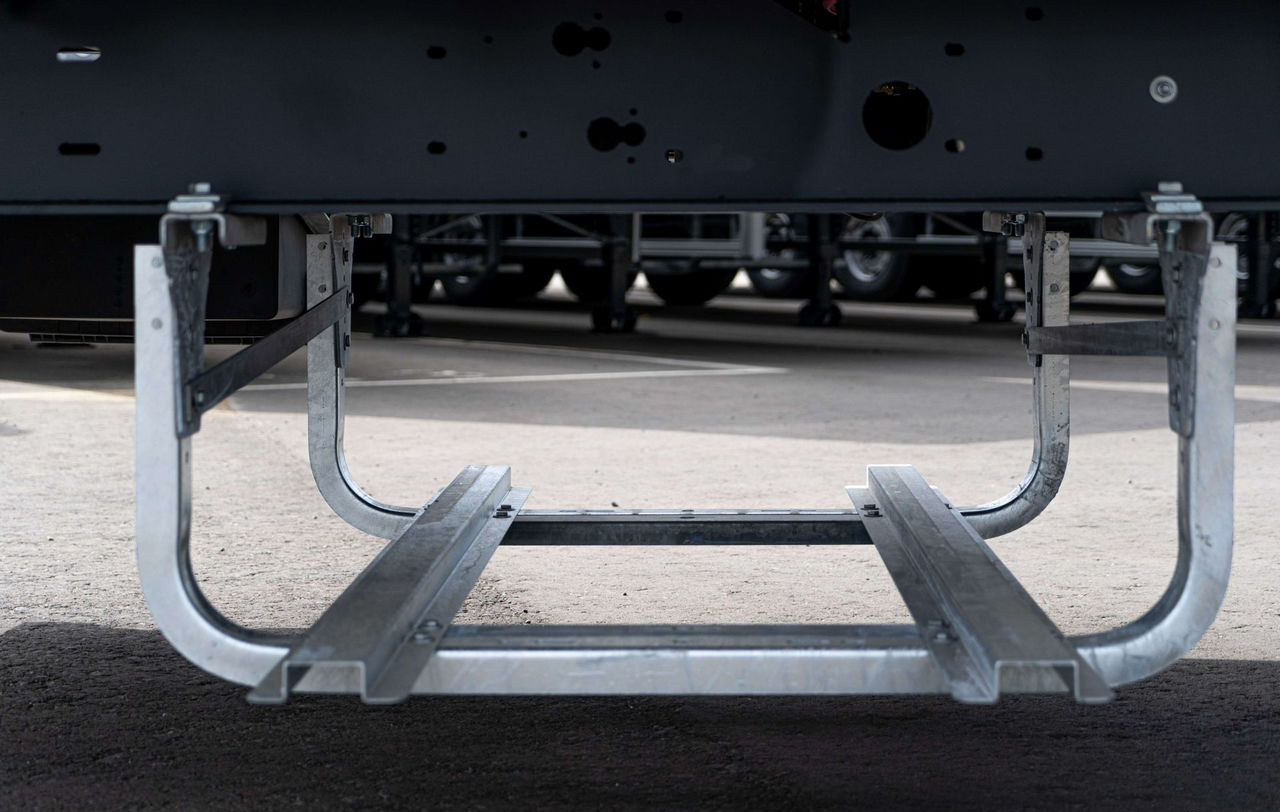 Новый Тентованный полуприцеп Полуприцеп шторный Bonum 914296-04, 2025: фото 9