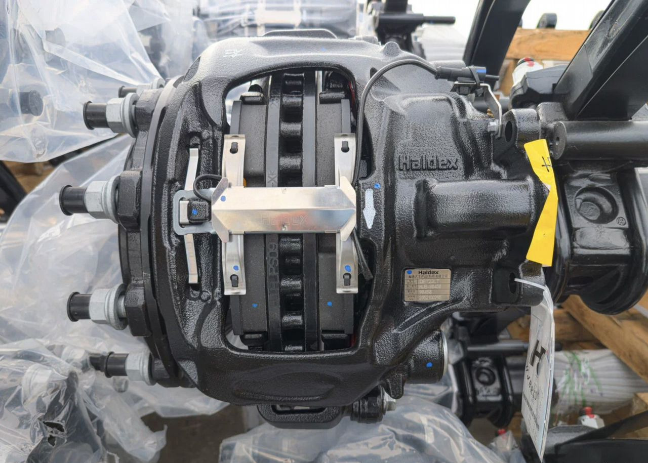 Новый Тентованный полуприцеп Полуприцеп шторный Bonum 914296-04, 2025: фото 19