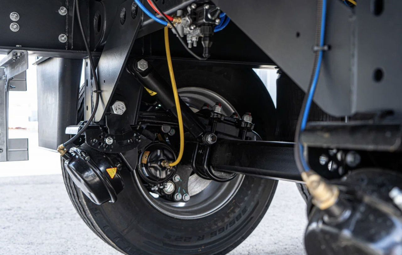 Новый Тентованный полуприцеп Полуприцеп шторный Bonum 914296-04, 2025: фото 16