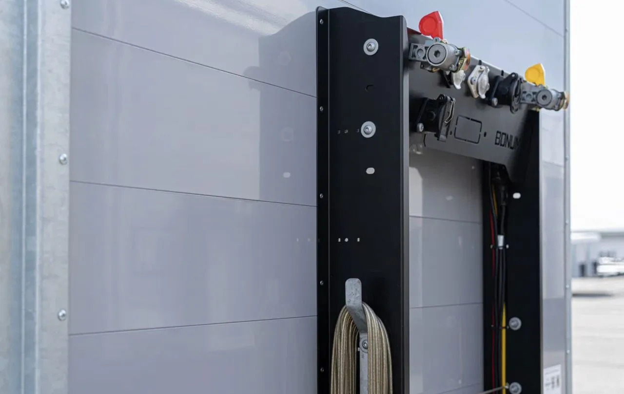 Новый Тентованный полуприцеп Полуприцеп шторный Bonum 914296-04, 2025: фото 11