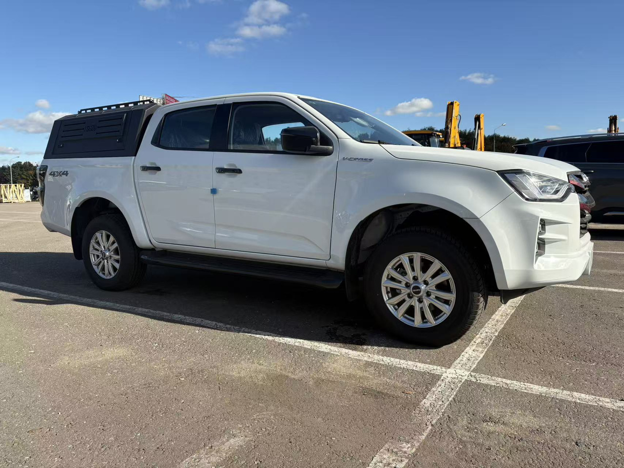 ISUZU D-MAX STD - Легковой автомобиль: фото 1 ISUZU D-MAX STD - Легковой автомобиль: фото 1