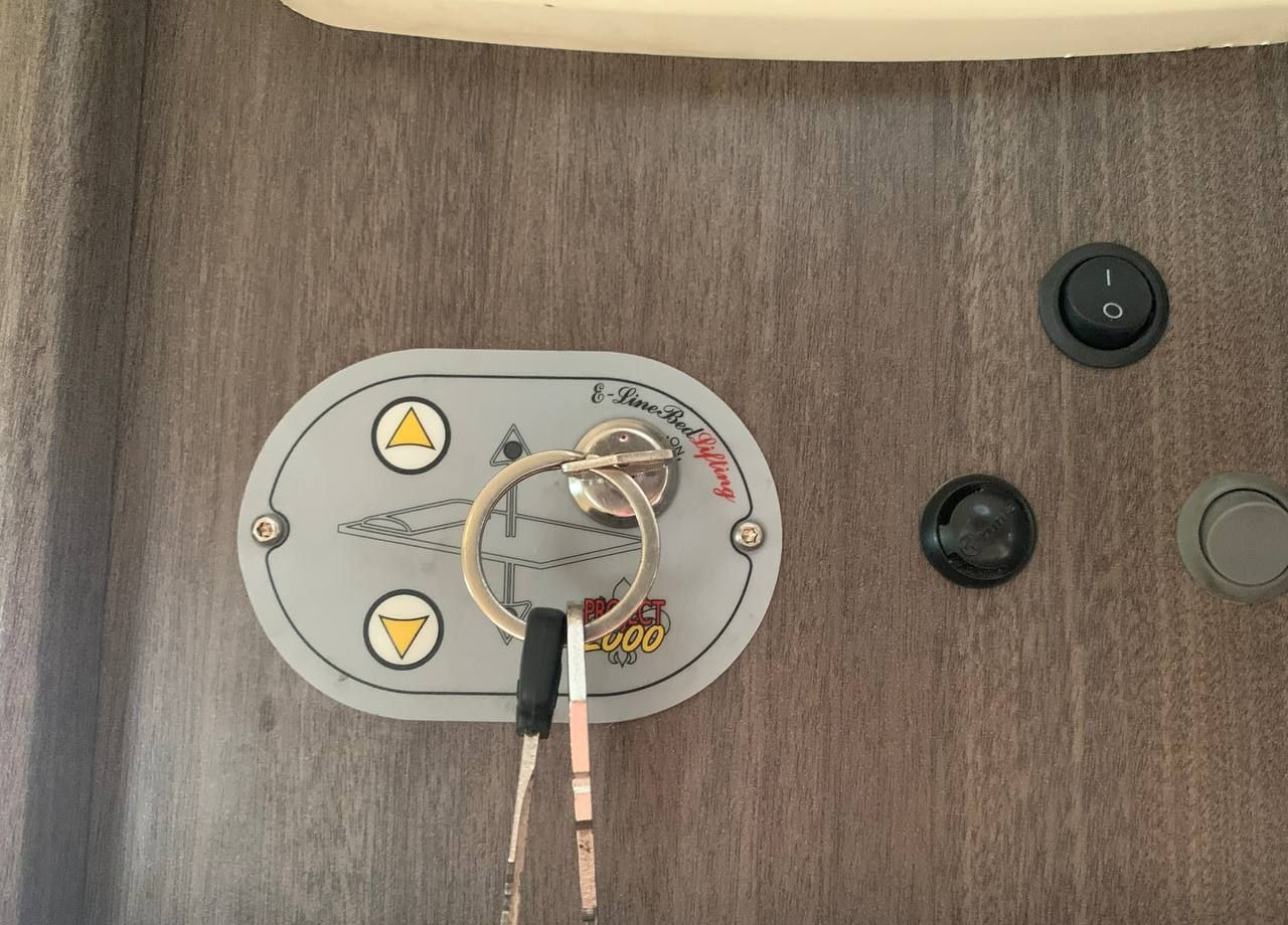 Полуинтегрированный автодом Кастенваген Renault Master, 2019: фото 30