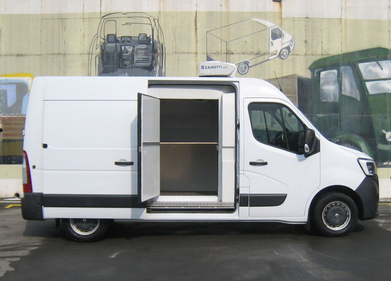 Цельнометаллический фургон Renault Master цельнометаллический, 2020: фото 6