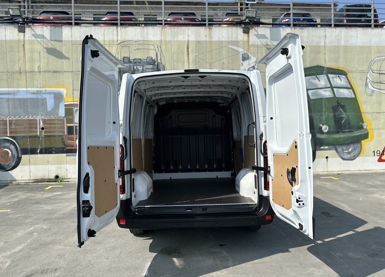 Новый Цельнометаллический фургон Renault Master цельнометаллический, 2024: фото 9