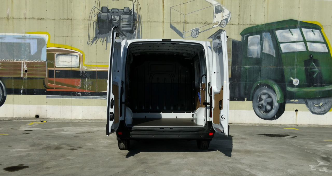 Новый Цельнометаллический фургон Renault Master цельнометаллический, 2024: фото 8