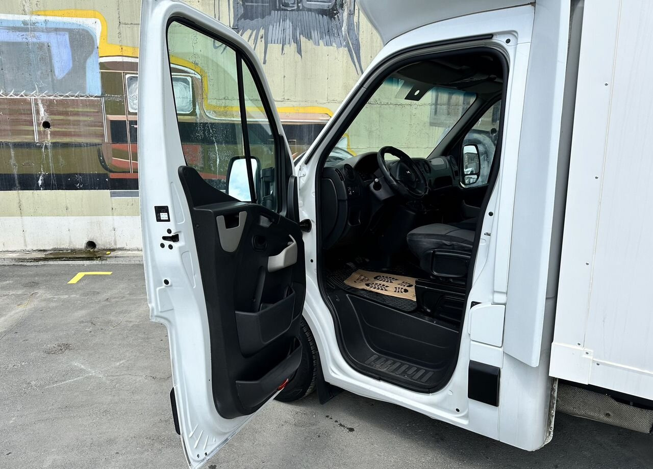 Фургон с закрытым кузовом Renault Master промтоварный, 2016: фото 12 Фургон с закрытым кузовом Renault Master промтоварный, 2016: фото 12