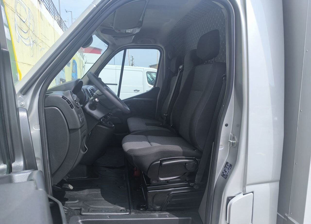 Фургон с закрытым кузовом Renault Master промтоварный, 2018: фото 15