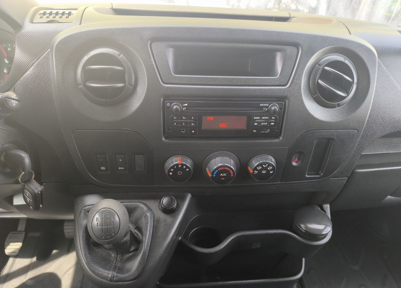 Фургон с закрытым кузовом Renault Master промтоварный, 2018: фото 21