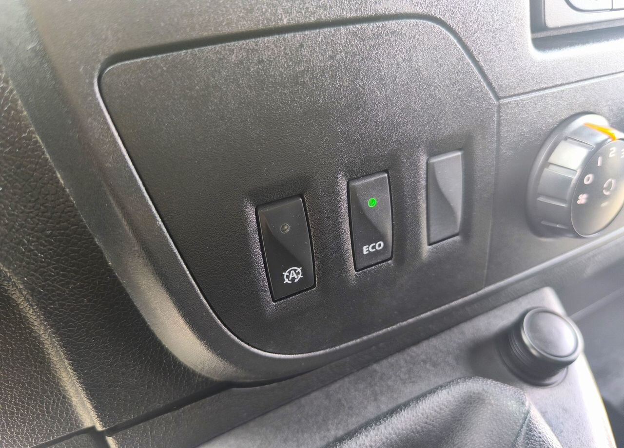 Фургон с закрытым кузовом Renault Master промтоварный, 2018: фото 22