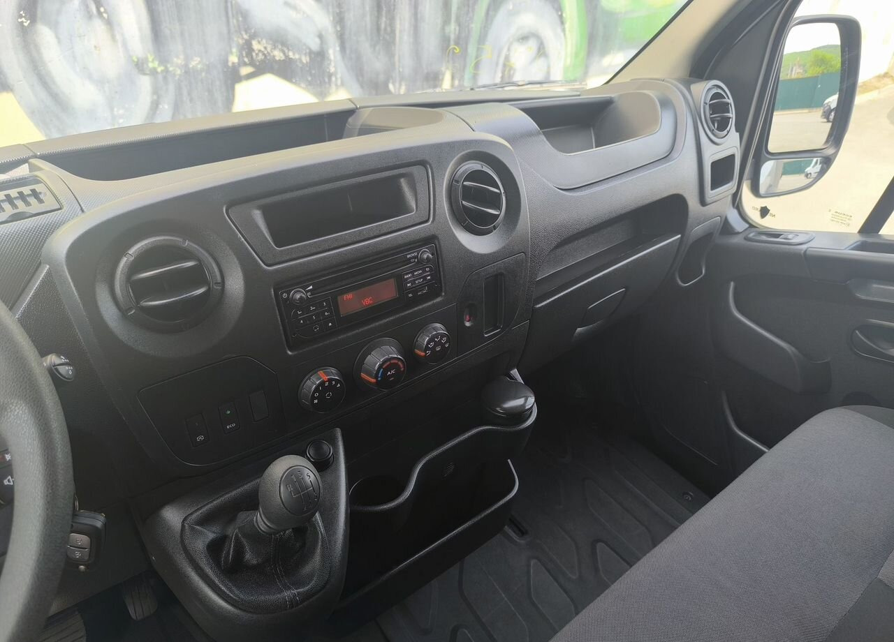 Фургон с закрытым кузовом Renault Master промтоварный, 2018: фото 20