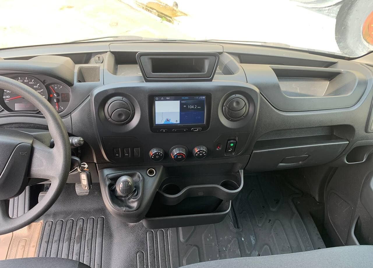 Фургон с закрытым кузовом Renault Master промтоварный, 2019: фото 17