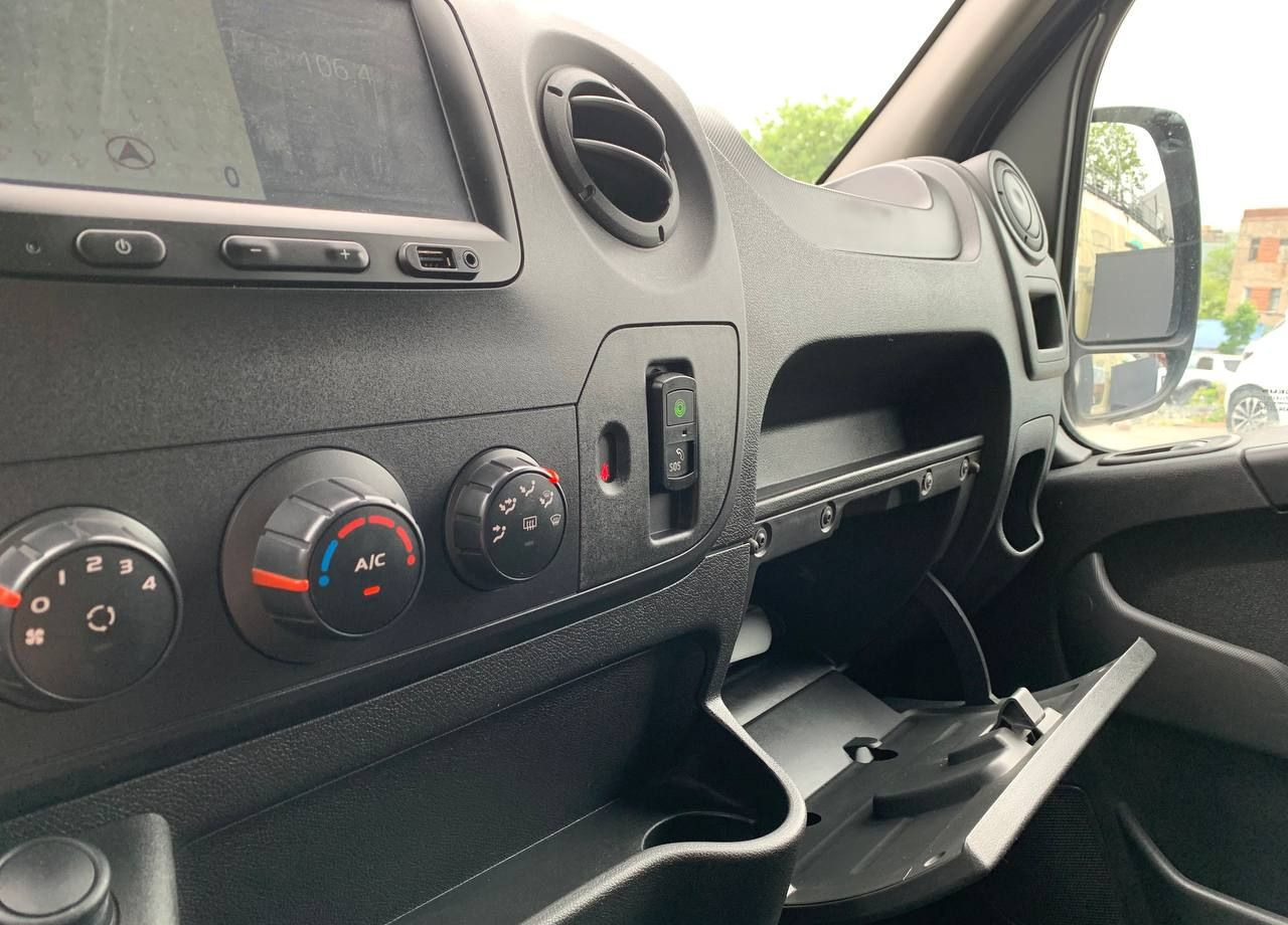 Фургон с закрытым кузовом Renault Master промтоварный, 2019: фото 23