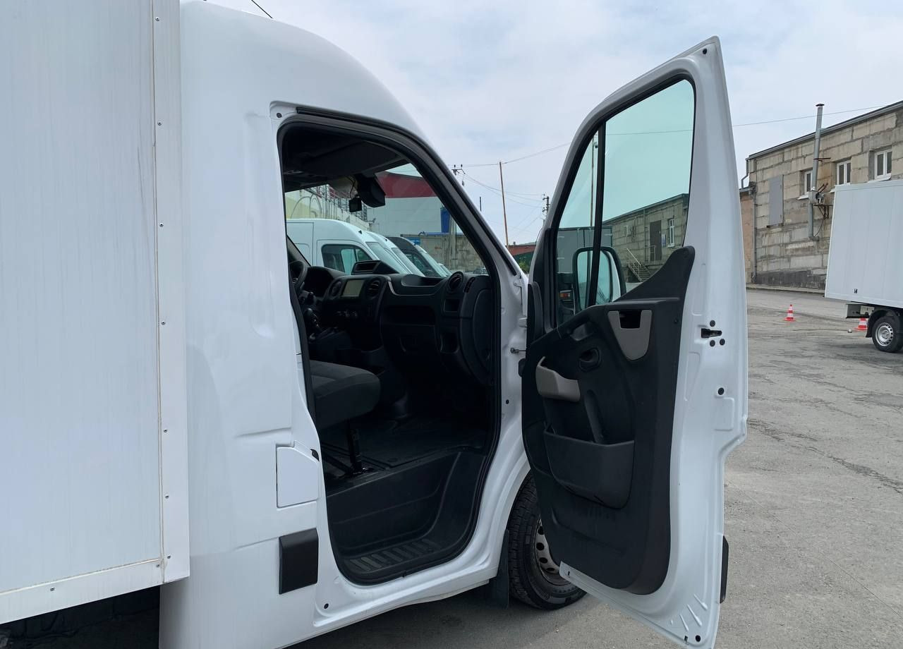 Фургон с закрытым кузовом Renault Master промтоварный, 2019: фото 24