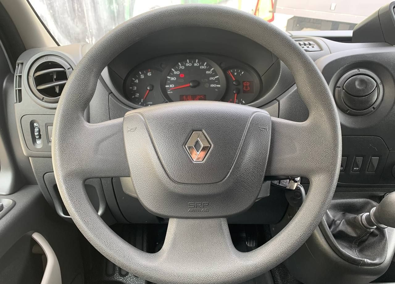 Фургон с закрытым кузовом Renault Master промтоварный, 2019: фото 16