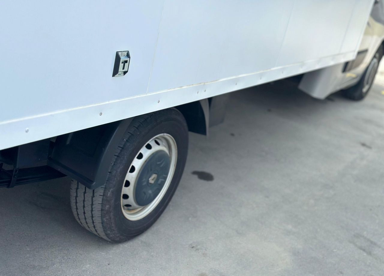 Фургон с закрытым кузовом Renault Master промтоварный, 2019: фото 34