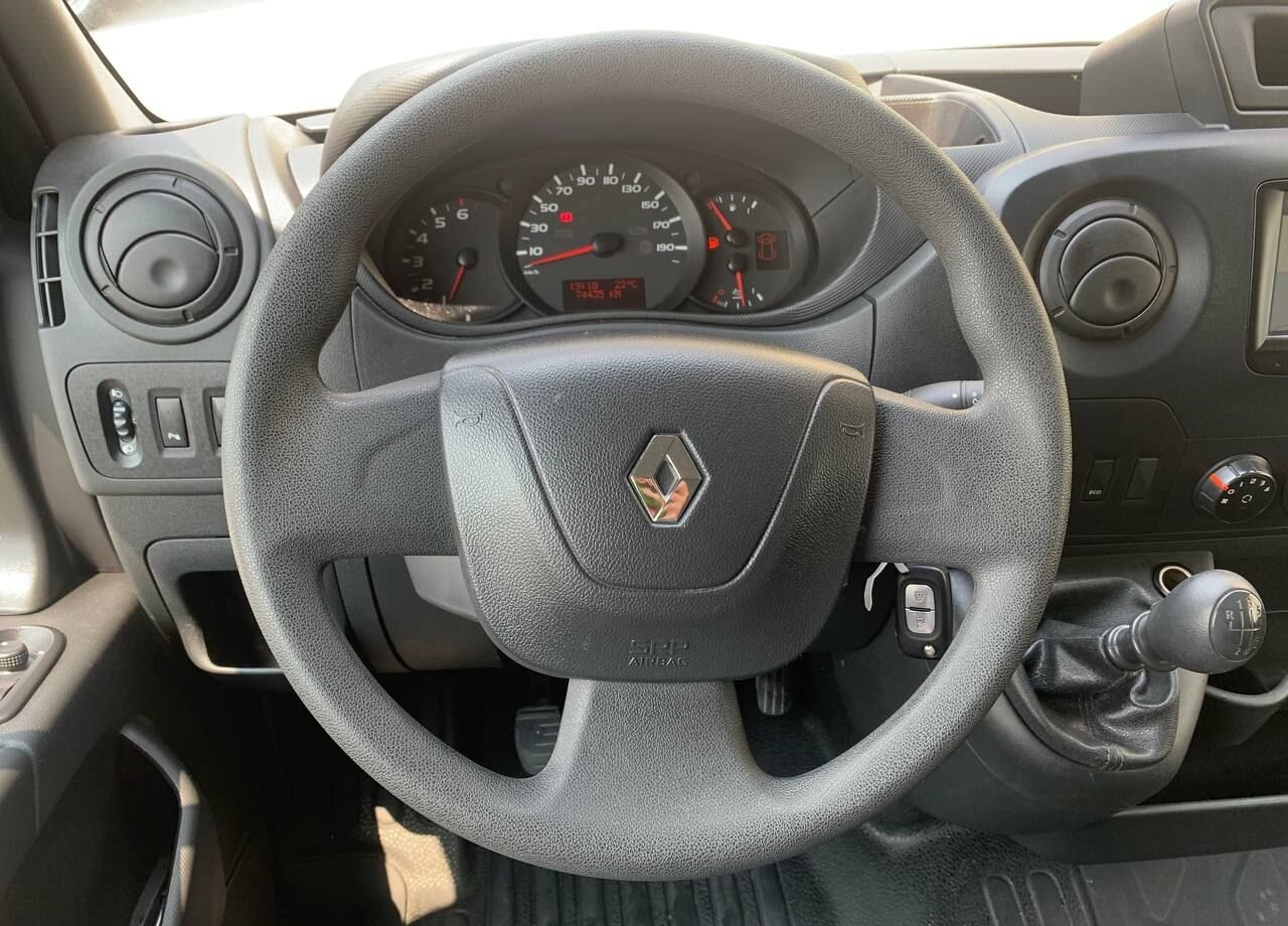 Фургон с закрытым кузовом Renault Master промтоварный, 2019: фото 18