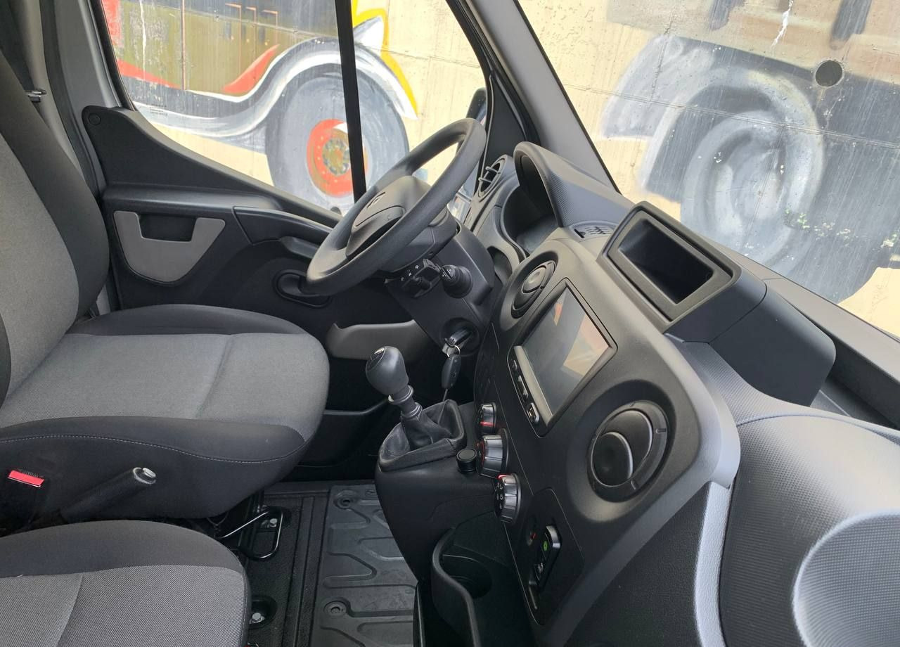 Фургон с закрытым кузовом Renault Master промтоварный, 2019: фото 27