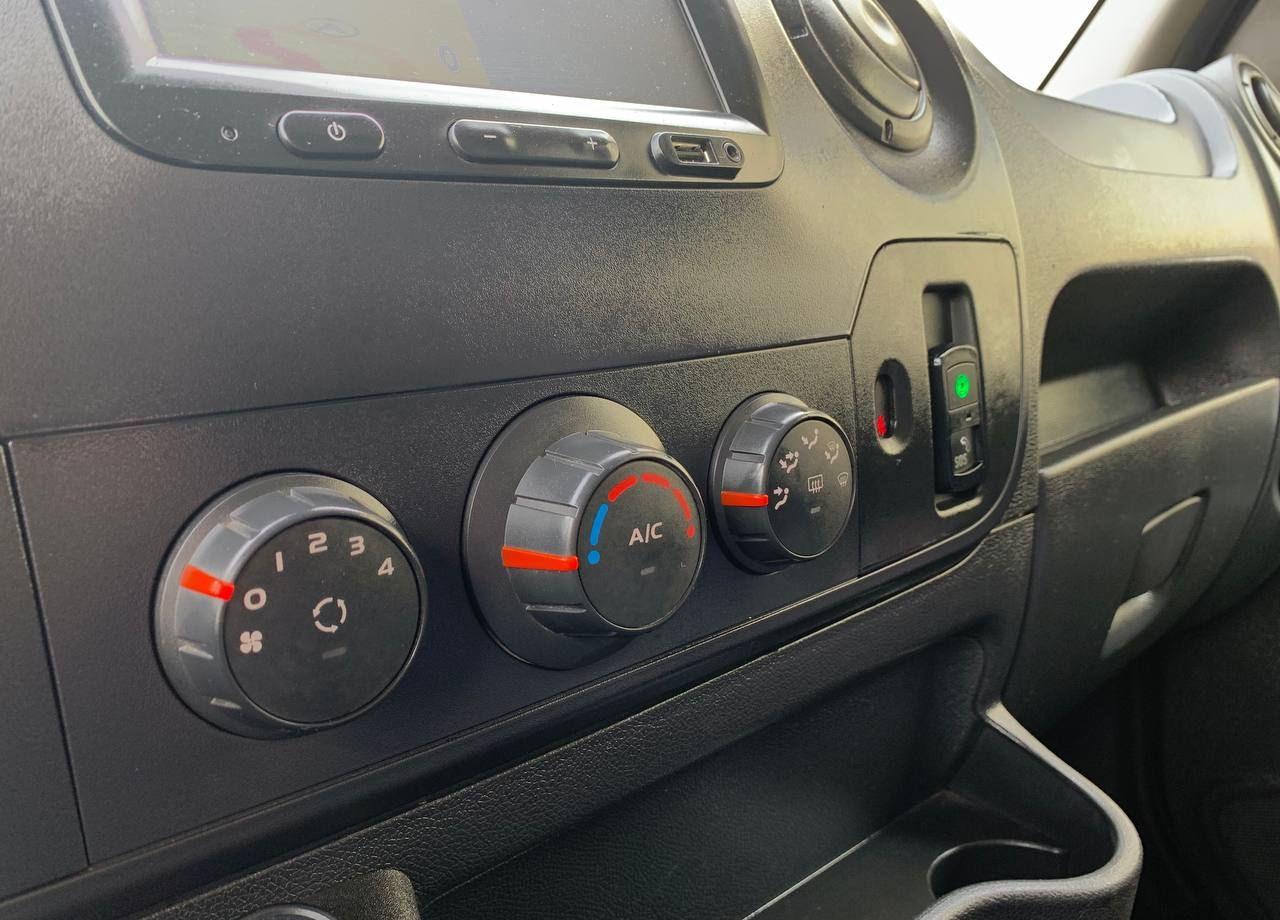 Фургон с закрытым кузовом Renault Master промтоварный, 2019: фото 20