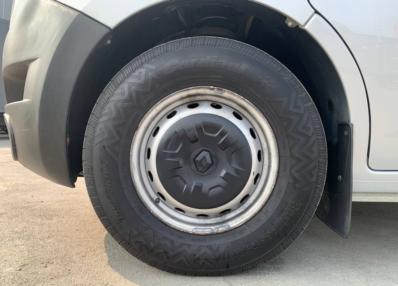 Фургон с закрытым кузовом Renault Master промтоварный, 2019: фото 26