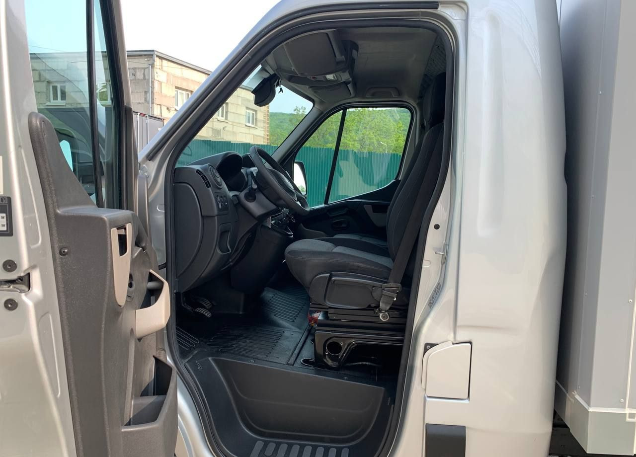 Фургон с закрытым кузовом Renault Master промтоварный, 2019: фото 14