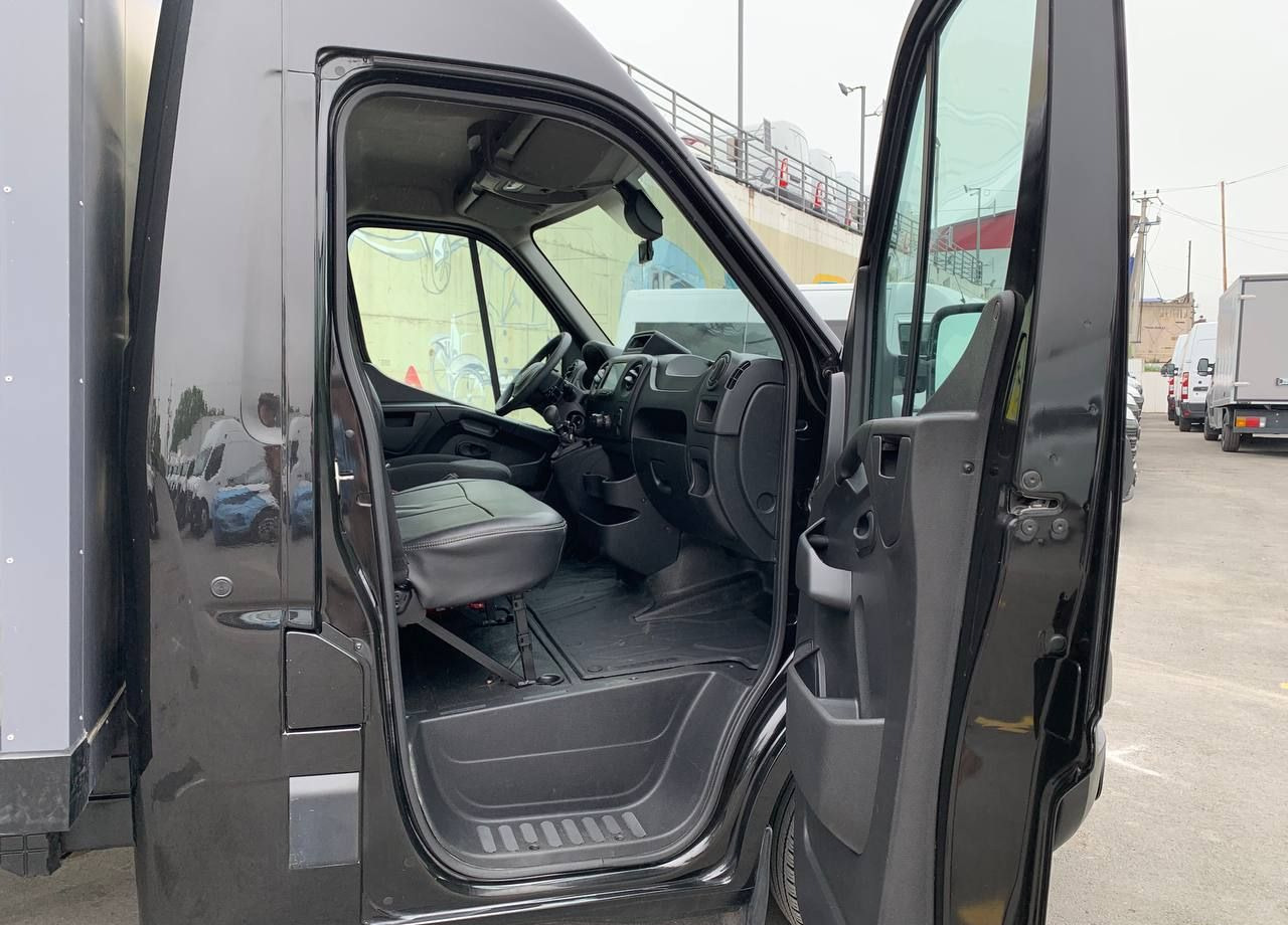 Фургон с закрытым кузовом Renault Master промтоварный, 2019: фото 26