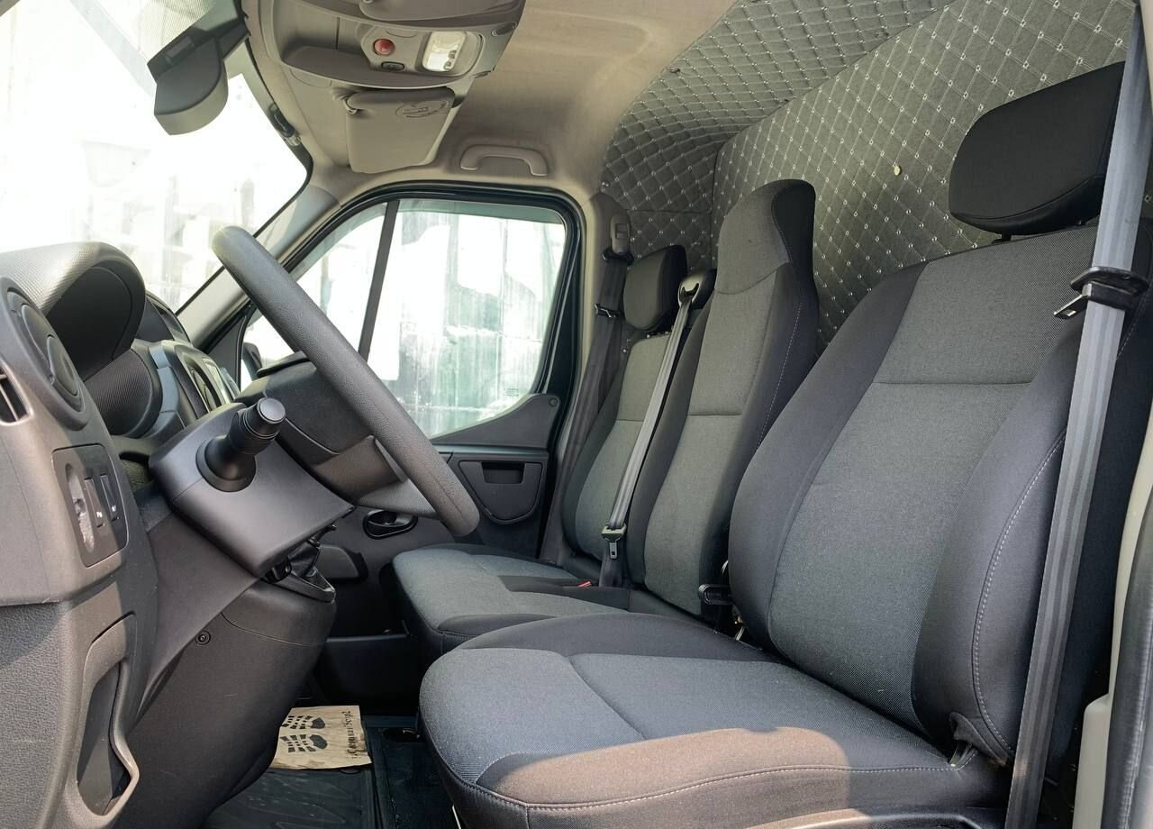 Фургон с закрытым кузовом Renault Master промтоварный, 2019: фото 15