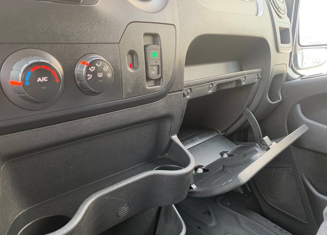 Фургон с закрытым кузовом Renault Master промтоварный, 2019: фото 21