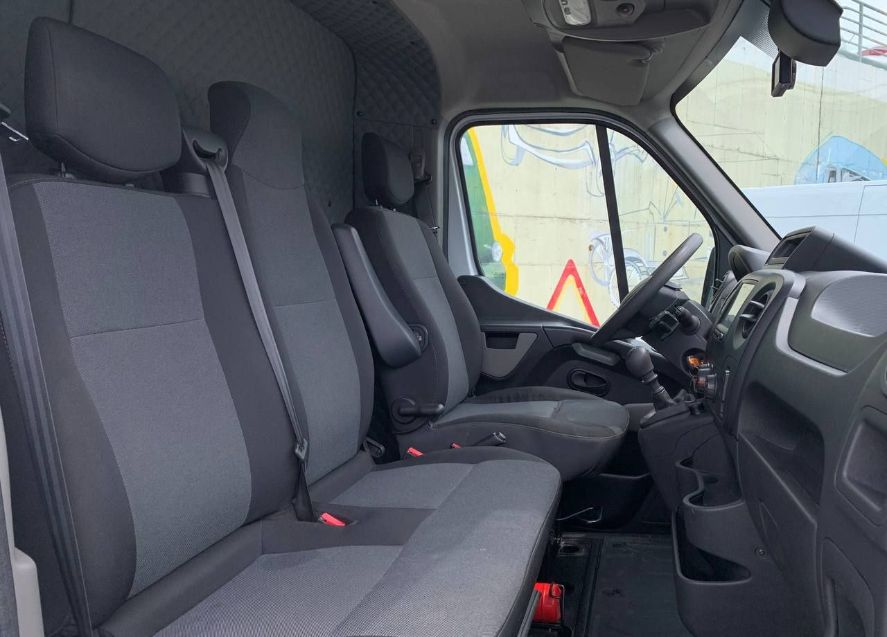 Фургон с закрытым кузовом Renault Master промтоварный, 2019: фото 25