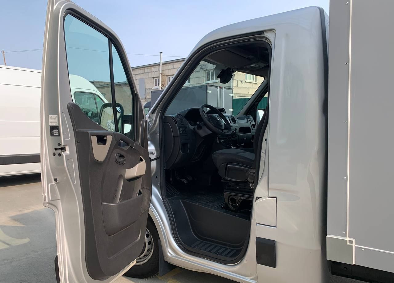 Фургон с закрытым кузовом Renault Master промтоварный, 2019: фото 13