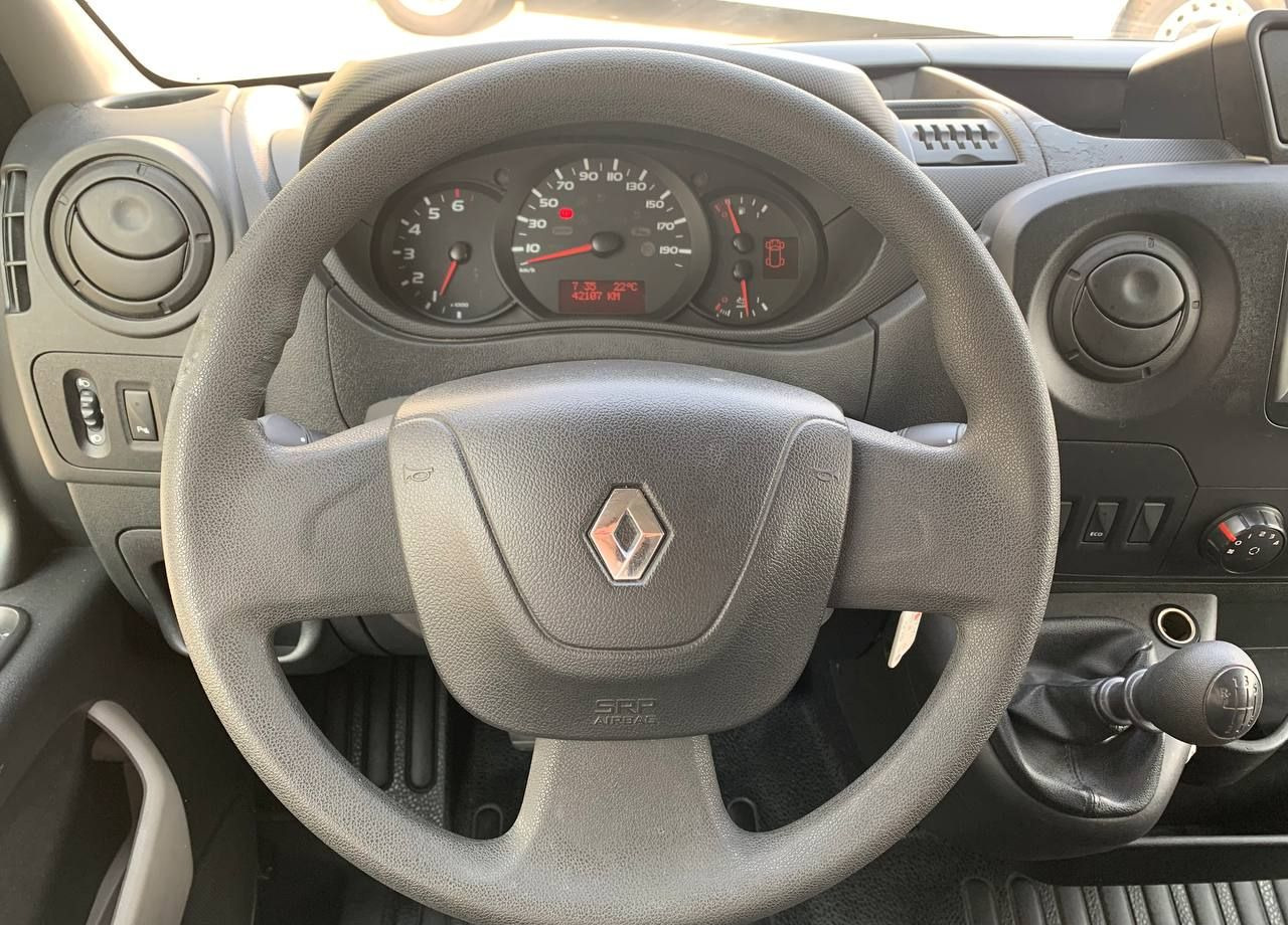 Фургон с закрытым кузовом Renault Master промтоварный, 2019: фото 17