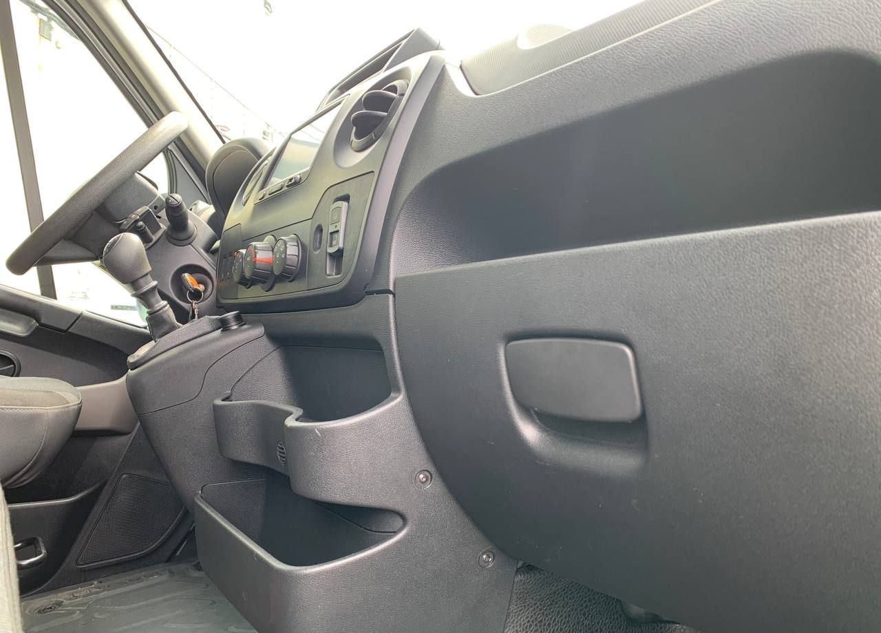 Фургон с закрытым кузовом Renault Master промтоварный, 2019: фото 23