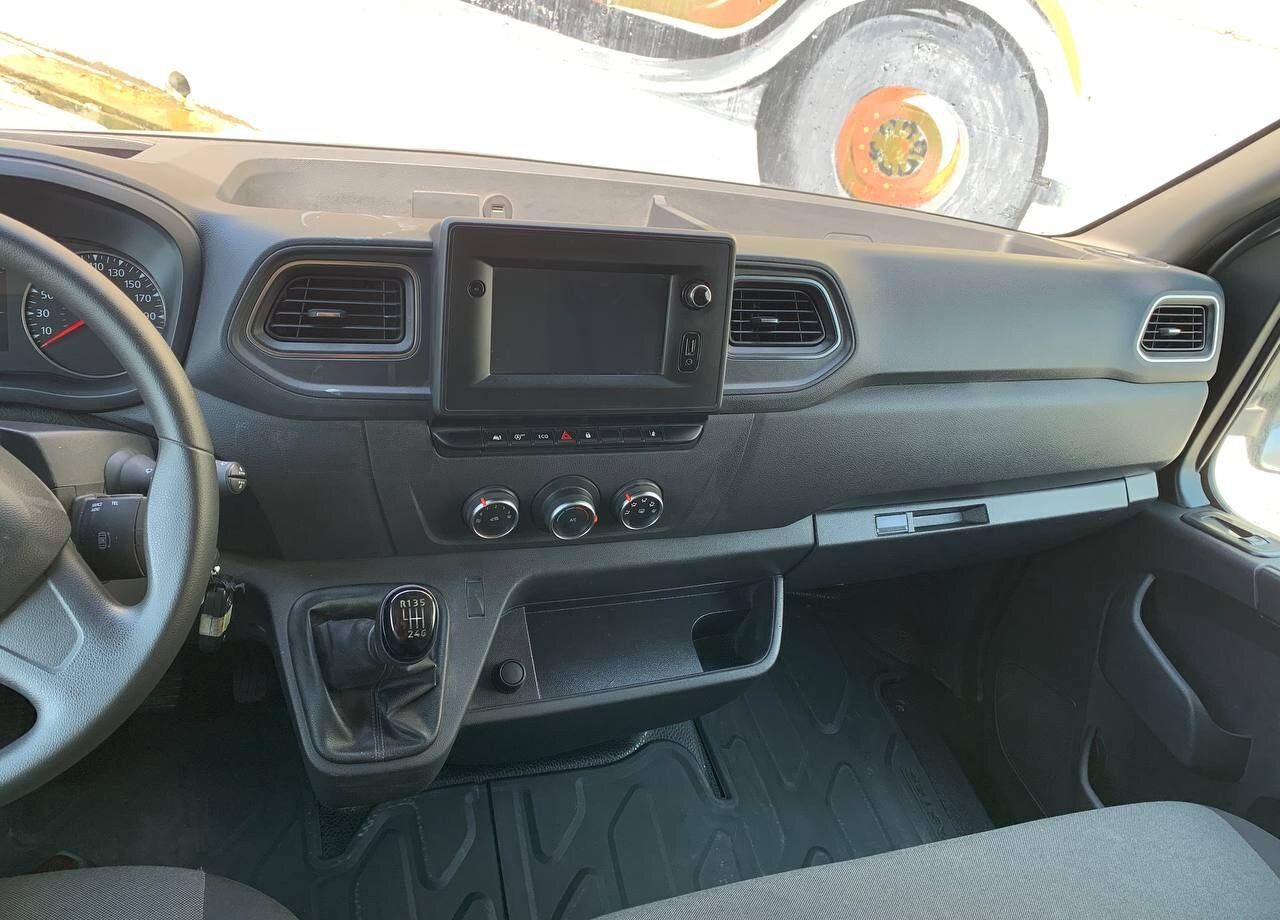 Фургон с закрытым кузовом Renault Master промтоварный, 2020: фото 14