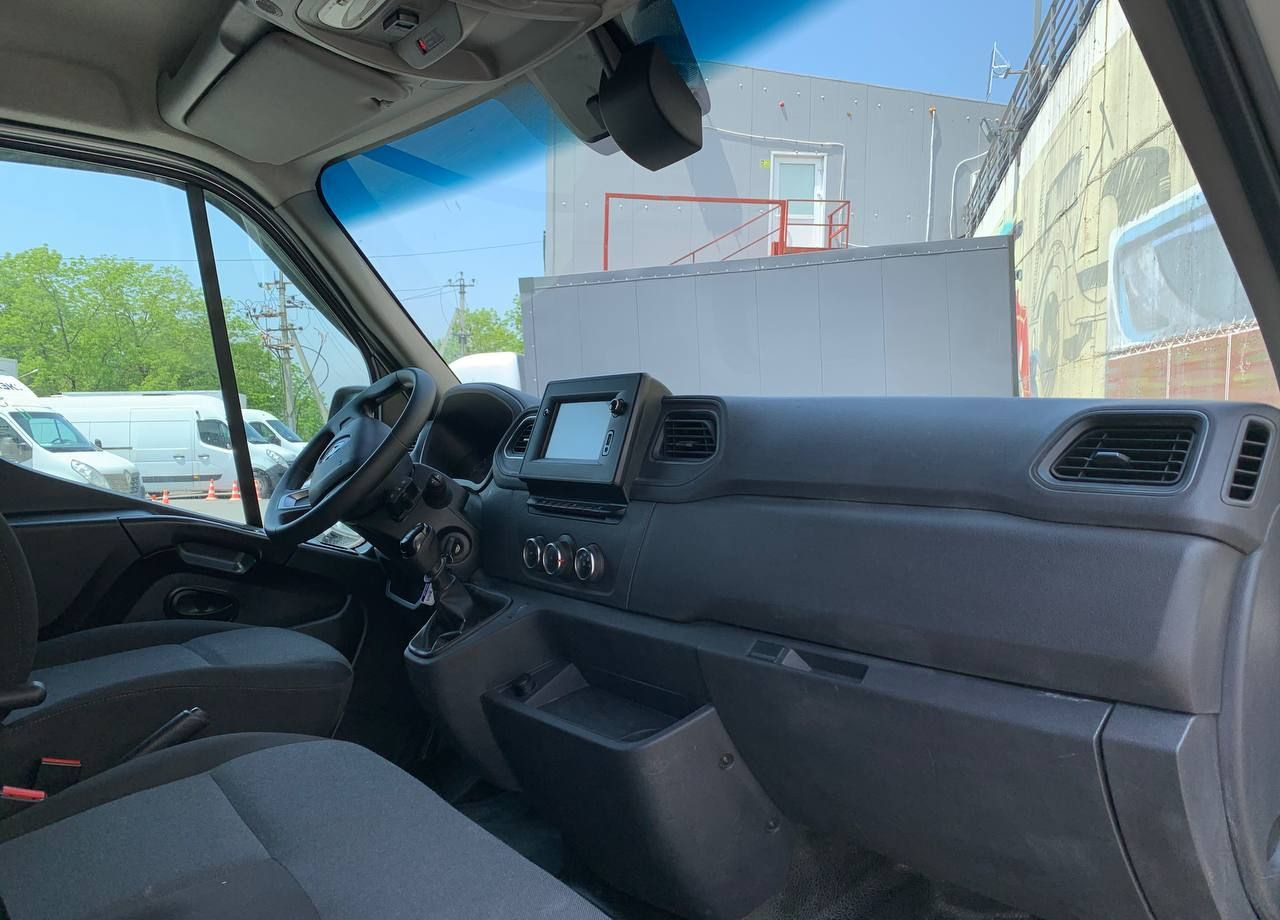 Фургон с закрытым кузовом Renault Master промтоварный, 2020: фото 21