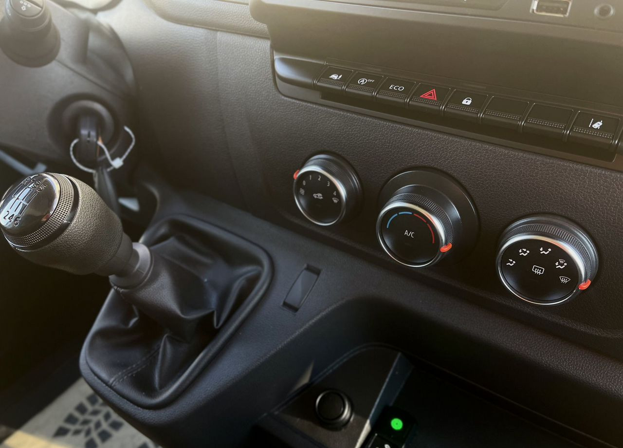 Фургон с закрытым кузовом Renault Master промтоварный, 2020: фото 20