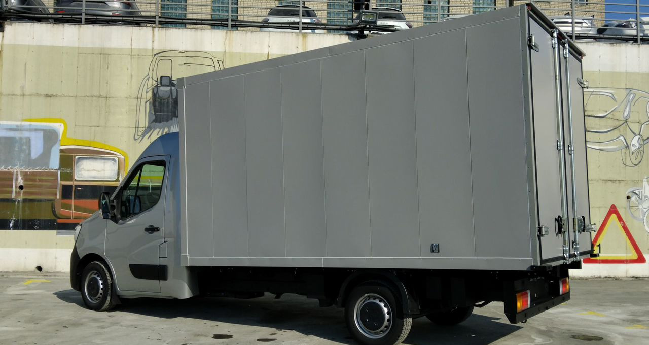 Новый Фургон с закрытым кузовом Renault Master промтоварный, 2024: фото 10