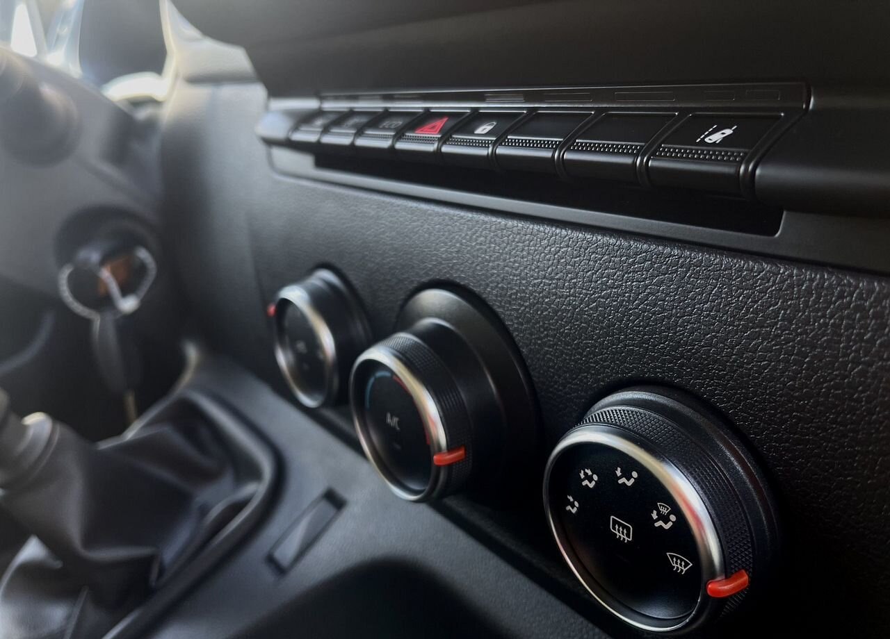 Тентованный фургон Renault Master тентованный, 2019: фото 18