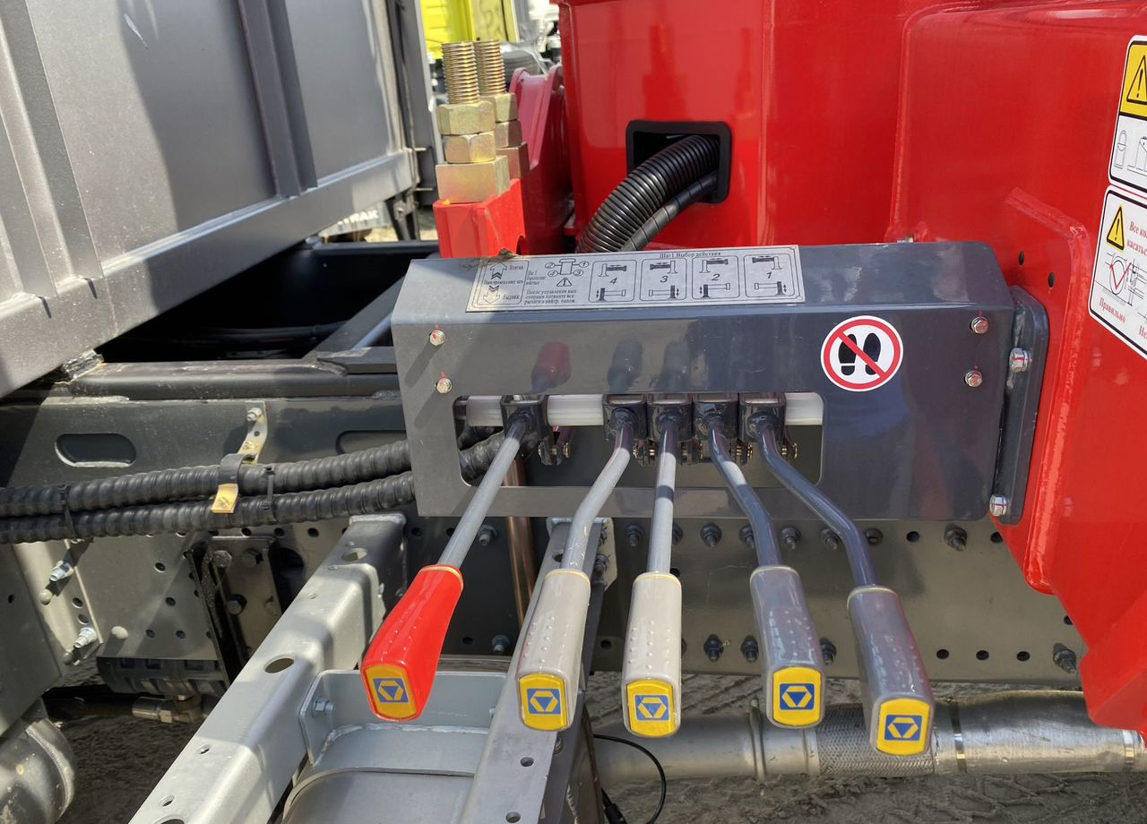 Новый Бортовой грузовик/ Платформа, Автоманипулятор Бортовой грузовик Howo T5G с КМУ XCMG, 2024: фото 9