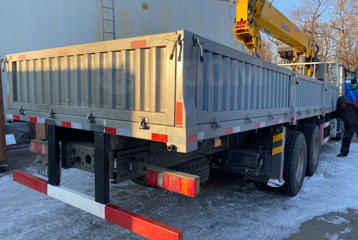 Новый Бортовой грузовик/ Платформа, Автоманипулятор Бортовой грузовик Howo T5G с КМУ XCMG, 2024: фото 6