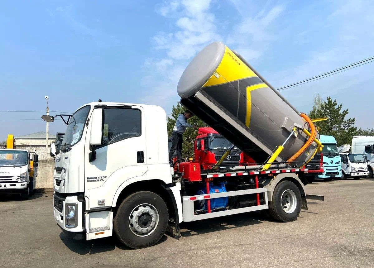 Илосос isuzu 4X2 дв 151KW бочка 10М3 насос 360М 3 - Ассенизатор: фото 4 Илосос isuzu 4X2 дв 151KW бочка 10М3 насос 360М 3 - Ассенизатор: фото 4