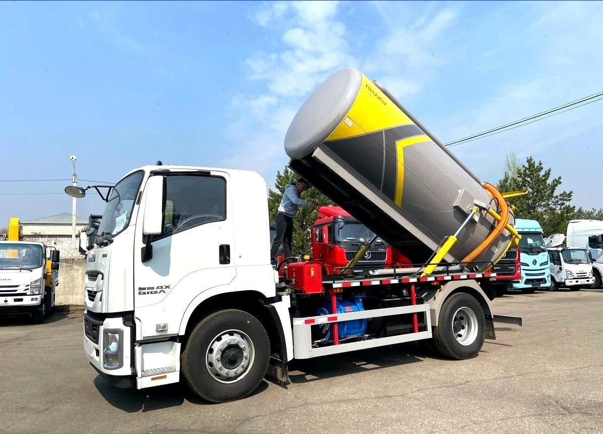 Илосос isuzu 4X2 дв 151KW бочка 10М3 насос 360М 3 - Ассенизатор: фото 4 Илосос isuzu 4X2 дв 151KW бочка 10М3 насос 360М 3 - Ассенизатор: фото 4