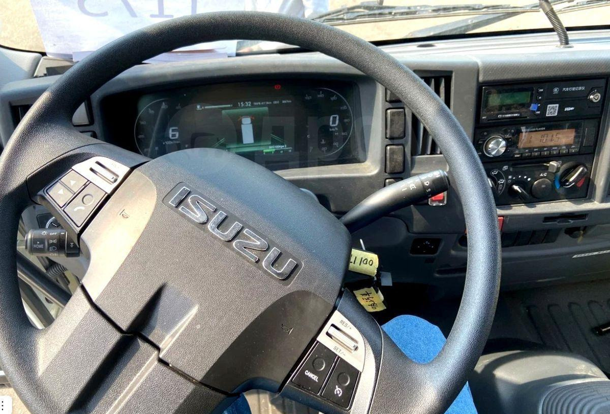 Новый Ассенизатор Isuzu Giga: фото 12