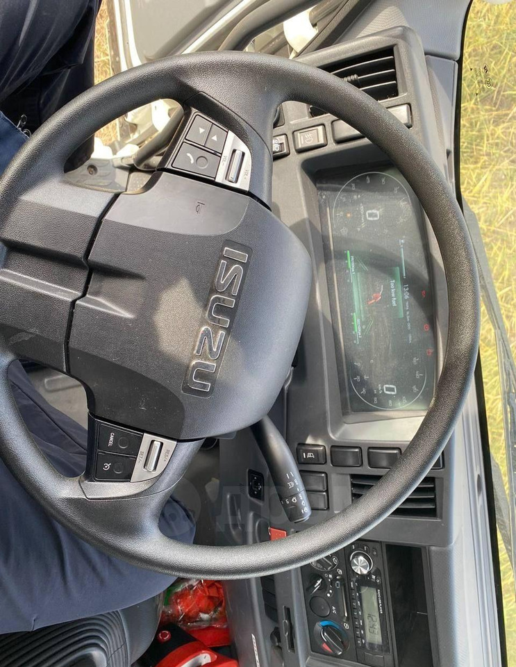 Новый Грузовик с подъемником Isuzu Giga: фото 11
