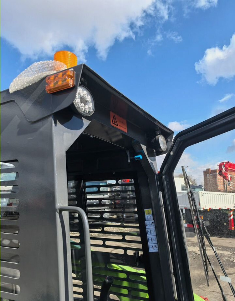 Новый Мини-погрузчик с бортовым поворотом Мини-погрузчик XFANG X850, 2025: фото 7 Новый Мини-погрузчик с бортовым поворотом Мини-погрузчик XFANG X850, 2025: фото 7