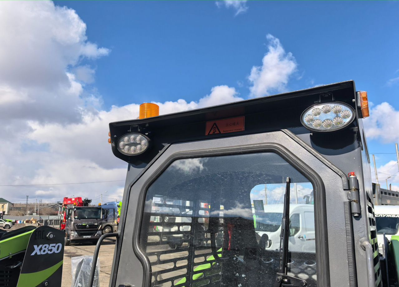 Новый Мини-погрузчик с бортовым поворотом Мини-погрузчик XFANG X850, 2025: фото 6 Новый Мини-погрузчик с бортовым поворотом Мини-погрузчик XFANG X850, 2025: фото 6